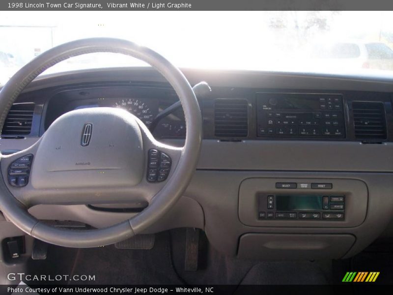 Vibrant White / Light Graphite 1998 Lincoln Town Car Signature