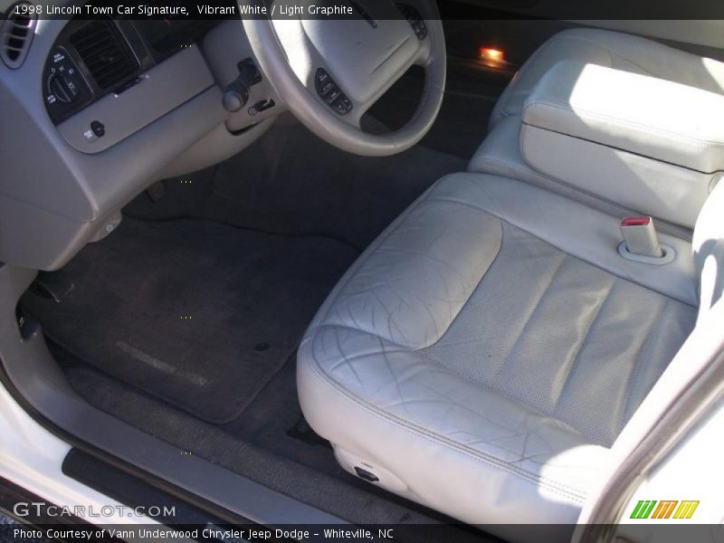 Vibrant White / Light Graphite 1998 Lincoln Town Car Signature
