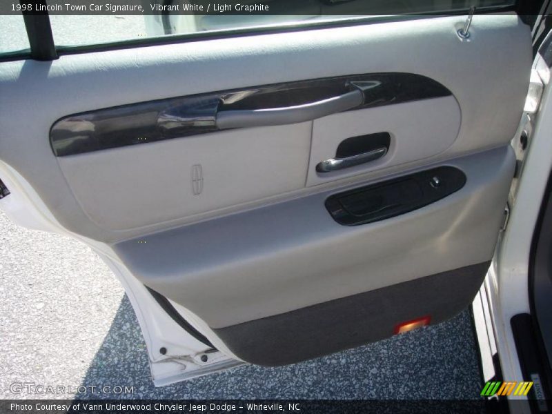 Vibrant White / Light Graphite 1998 Lincoln Town Car Signature