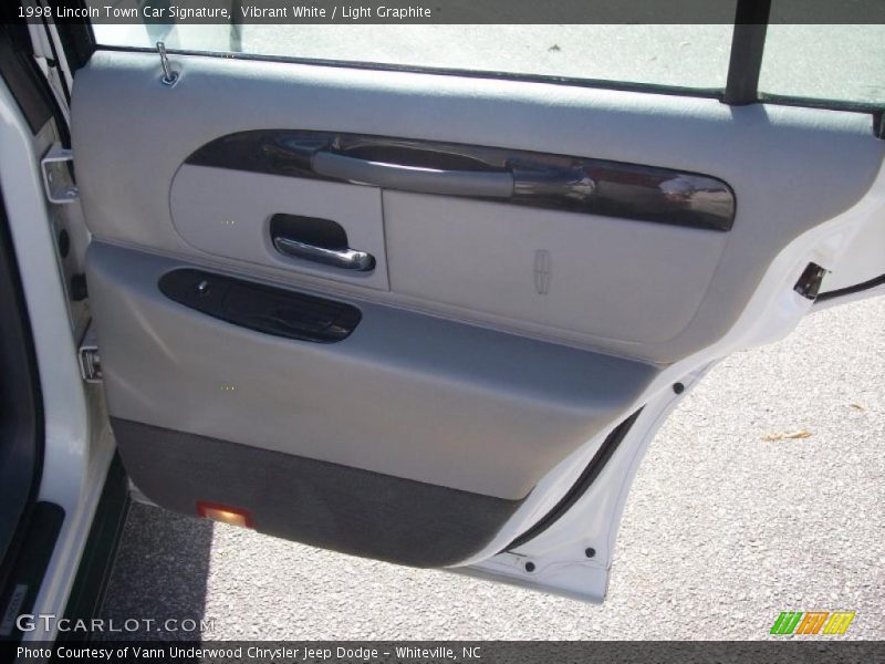Vibrant White / Light Graphite 1998 Lincoln Town Car Signature