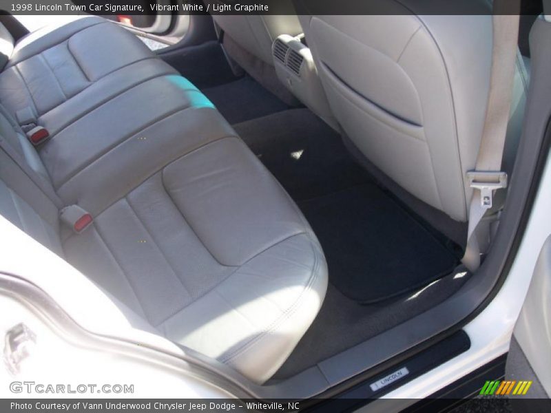 Vibrant White / Light Graphite 1998 Lincoln Town Car Signature