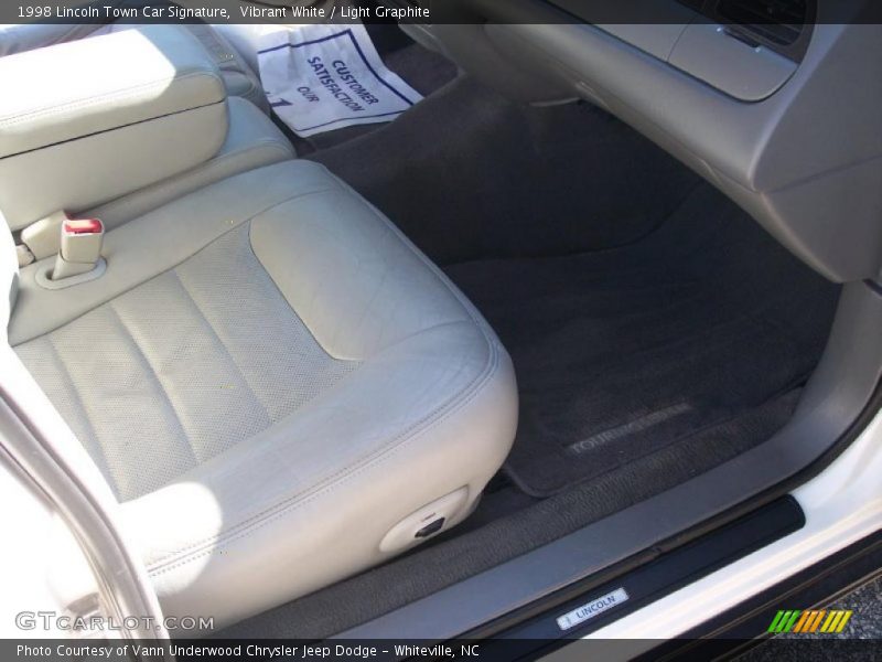 Vibrant White / Light Graphite 1998 Lincoln Town Car Signature