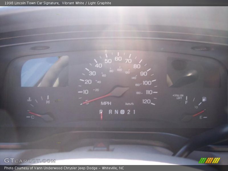 Vibrant White / Light Graphite 1998 Lincoln Town Car Signature