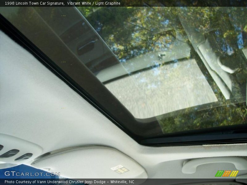 Vibrant White / Light Graphite 1998 Lincoln Town Car Signature