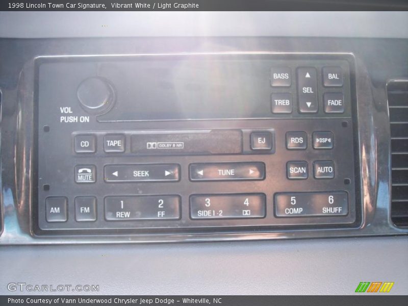 Vibrant White / Light Graphite 1998 Lincoln Town Car Signature