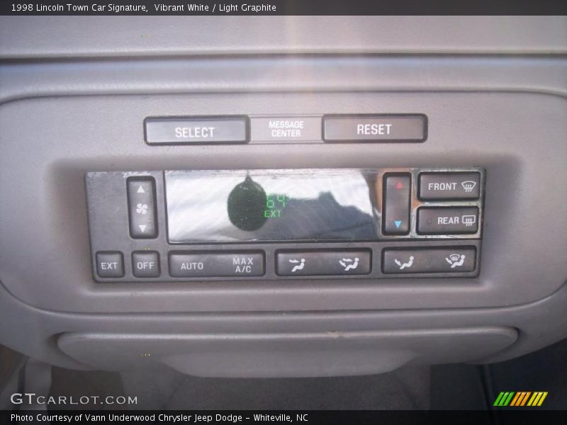 Vibrant White / Light Graphite 1998 Lincoln Town Car Signature