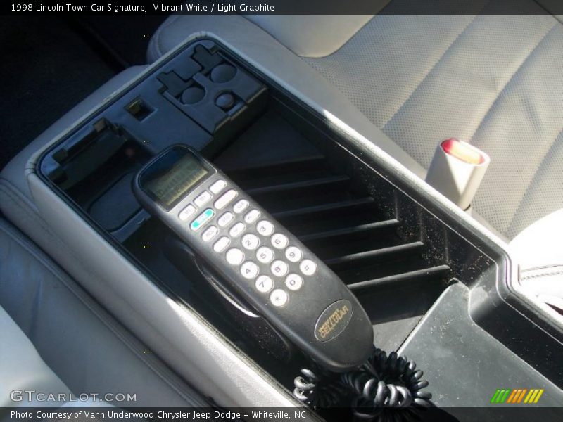 Vibrant White / Light Graphite 1998 Lincoln Town Car Signature