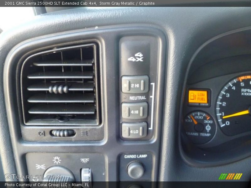 Controls of 2001 Sierra 2500HD SLT Extended Cab 4x4