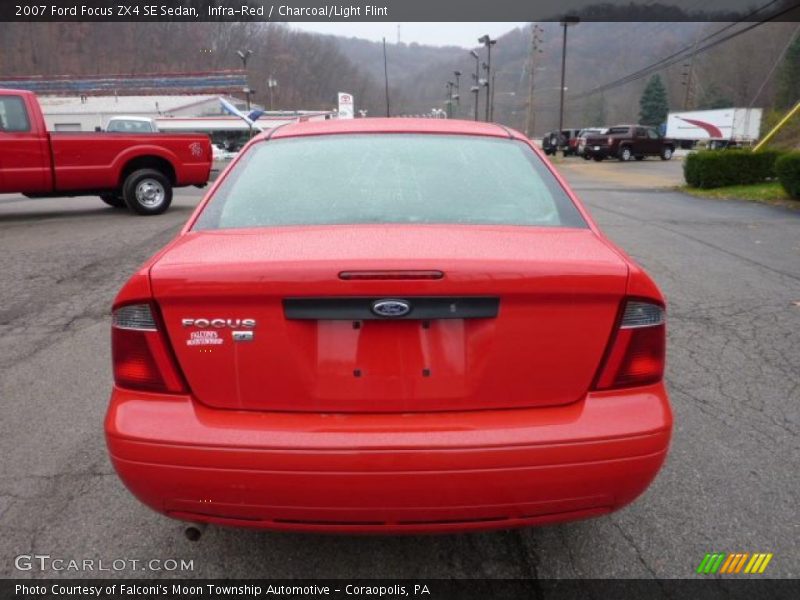 Infra-Red / Charcoal/Light Flint 2007 Ford Focus ZX4 SE Sedan