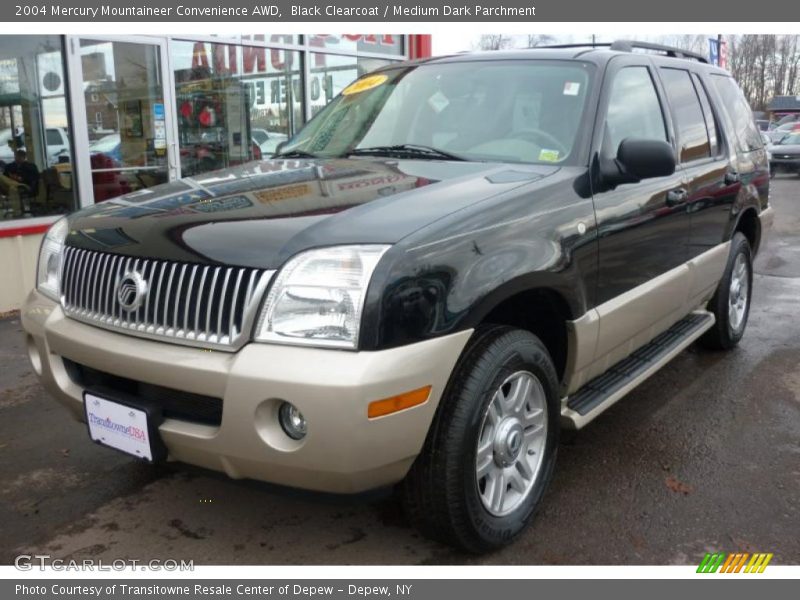 Front 3/4 View of 2004 Mountaineer Convenience AWD