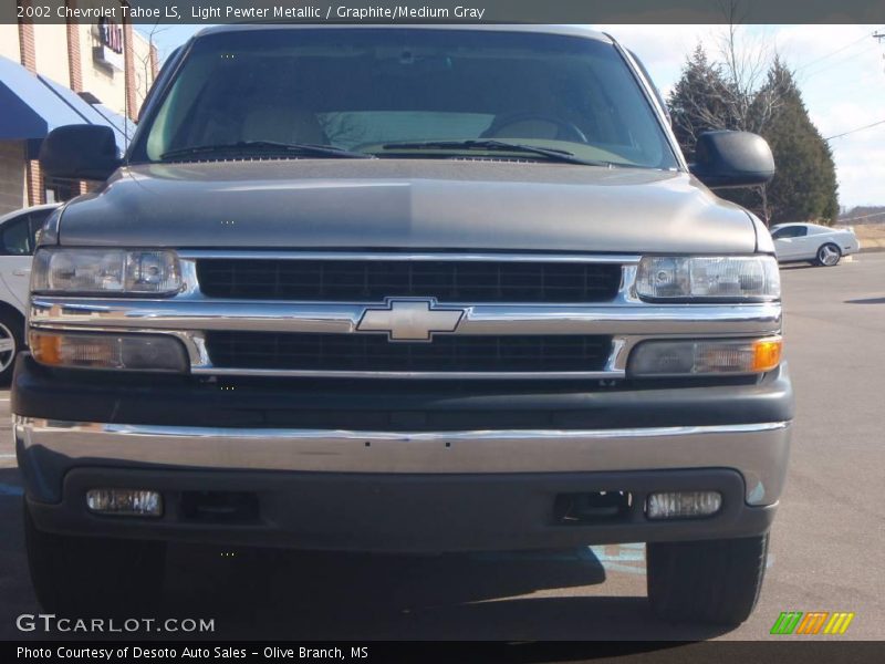 Light Pewter Metallic / Graphite/Medium Gray 2002 Chevrolet Tahoe LS