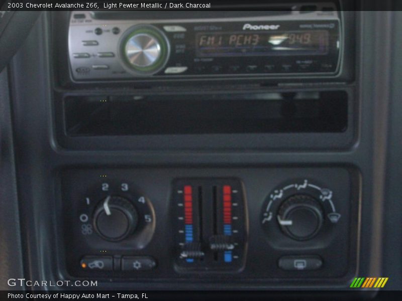 Light Pewter Metallic / Dark Charcoal 2003 Chevrolet Avalanche Z66