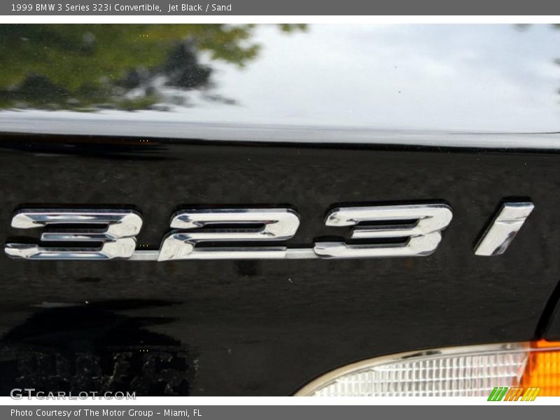  1999 3 Series 323i Convertible Logo
