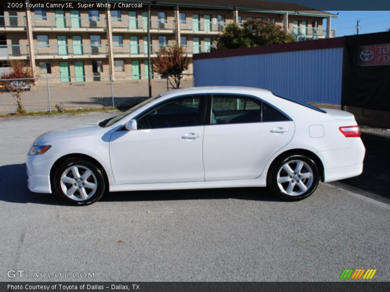 Super White / Charcoal 2009 Toyota Camry SE