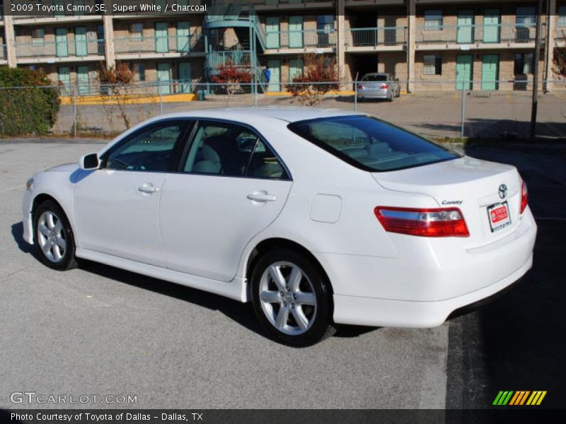 Super White / Charcoal 2009 Toyota Camry SE