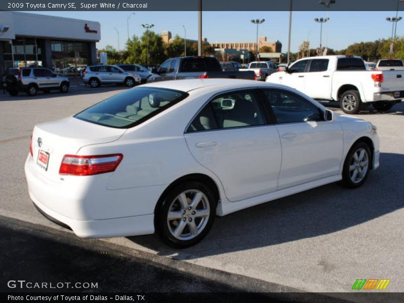 Super White / Charcoal 2009 Toyota Camry SE