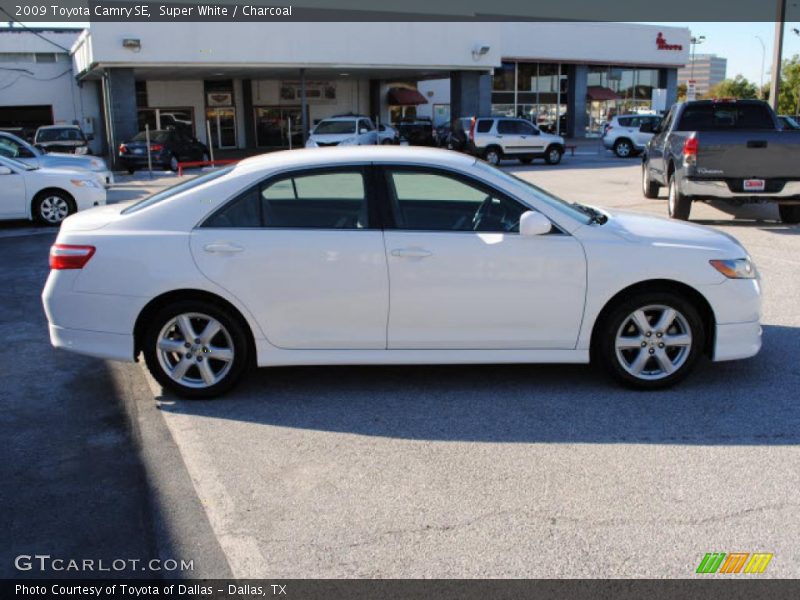 Super White / Charcoal 2009 Toyota Camry SE