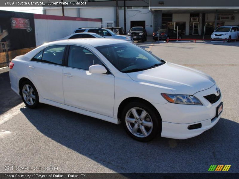Super White / Charcoal 2009 Toyota Camry SE