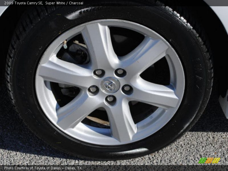 Super White / Charcoal 2009 Toyota Camry SE