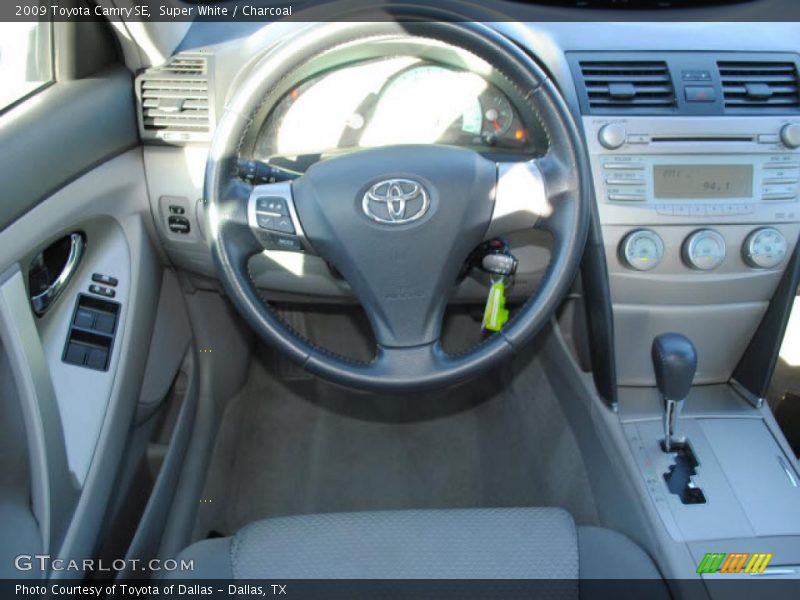 Super White / Charcoal 2009 Toyota Camry SE