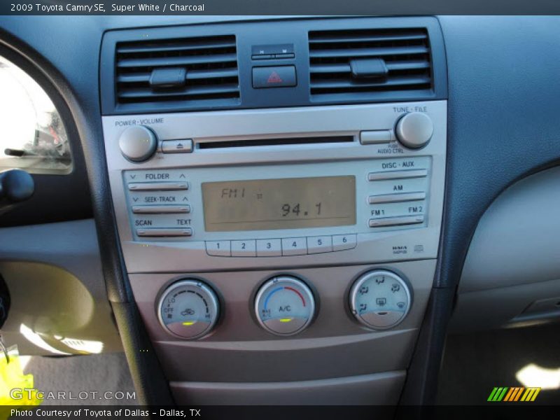 Super White / Charcoal 2009 Toyota Camry SE
