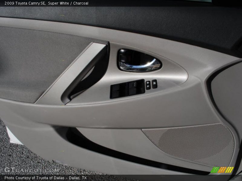 Super White / Charcoal 2009 Toyota Camry SE