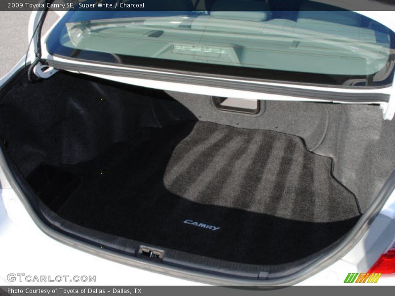 Super White / Charcoal 2009 Toyota Camry SE