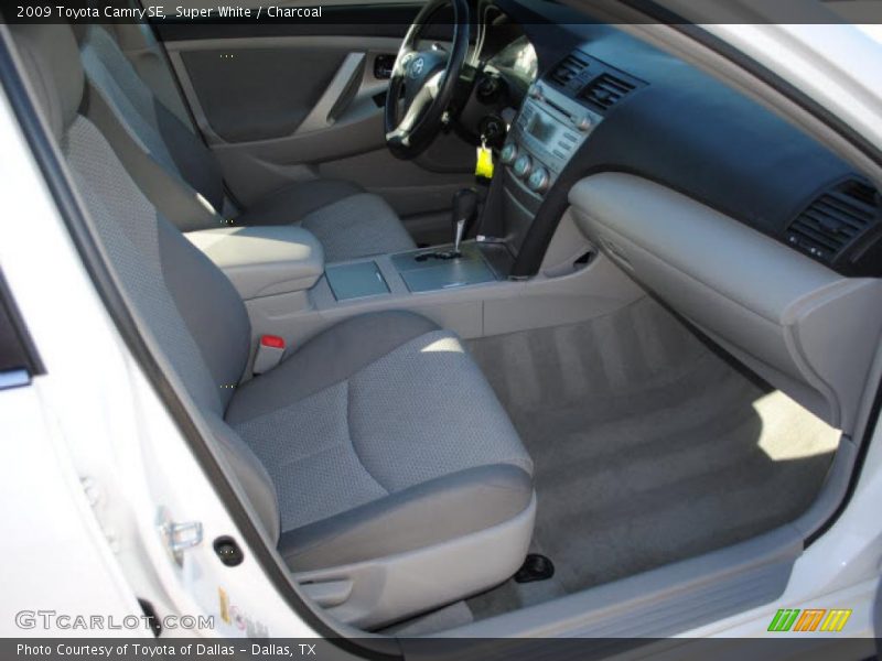 Super White / Charcoal 2009 Toyota Camry SE