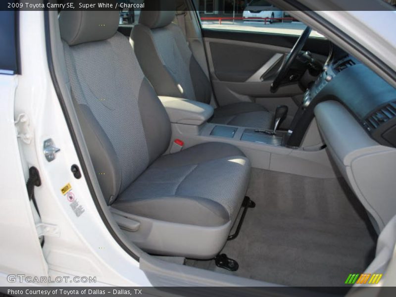 Super White / Charcoal 2009 Toyota Camry SE