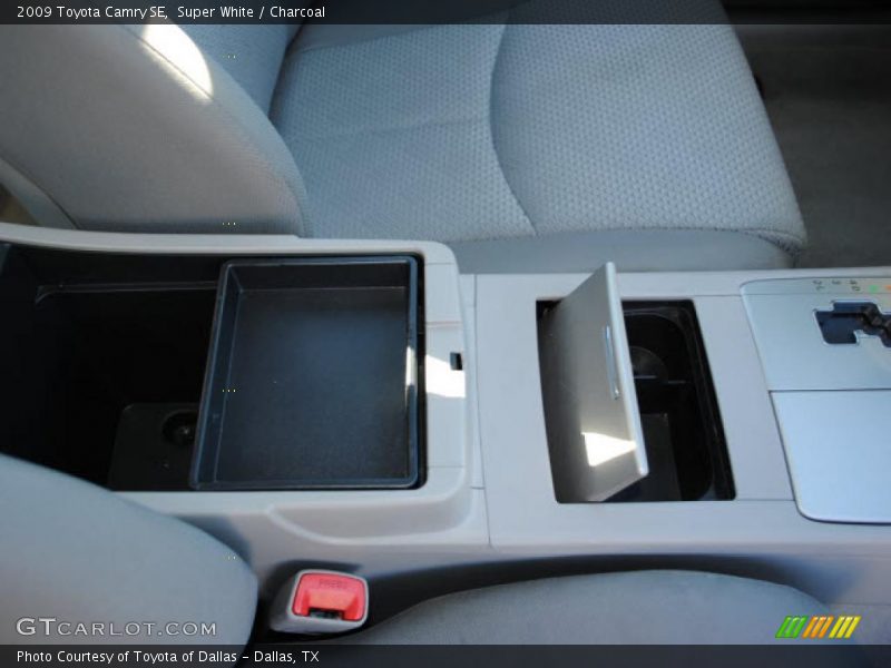 Super White / Charcoal 2009 Toyota Camry SE
