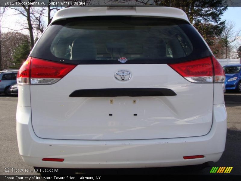 Super White / Bisque 2011 Toyota Sienna V6