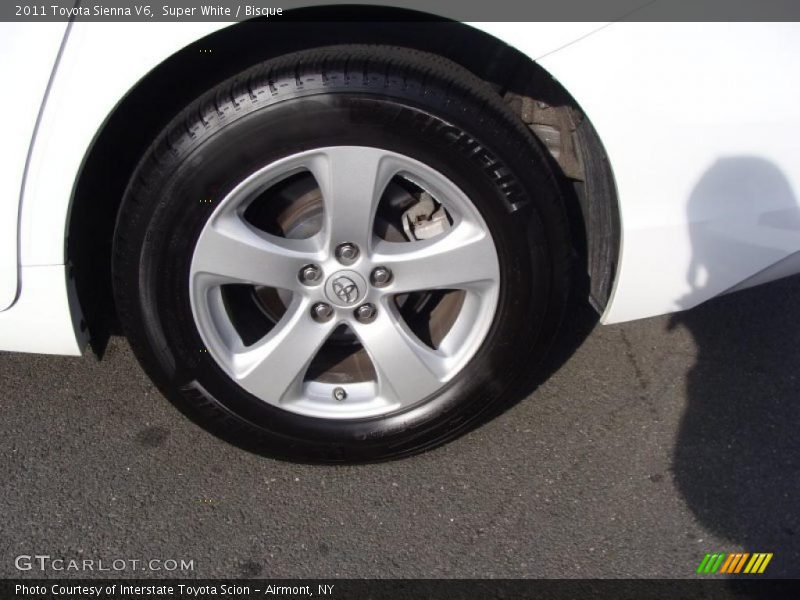 Super White / Bisque 2011 Toyota Sienna V6