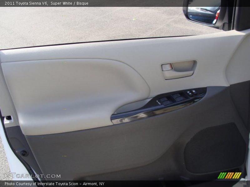 Super White / Bisque 2011 Toyota Sienna V6