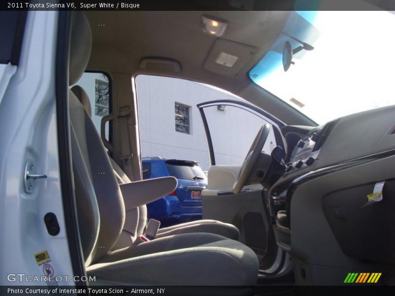 Super White / Bisque 2011 Toyota Sienna V6