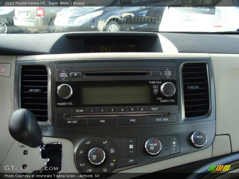 Super White / Bisque 2011 Toyota Sienna V6