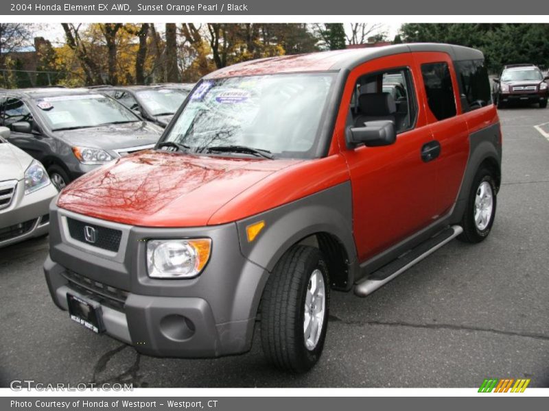 Front 3/4 View of 2004 Element EX AWD