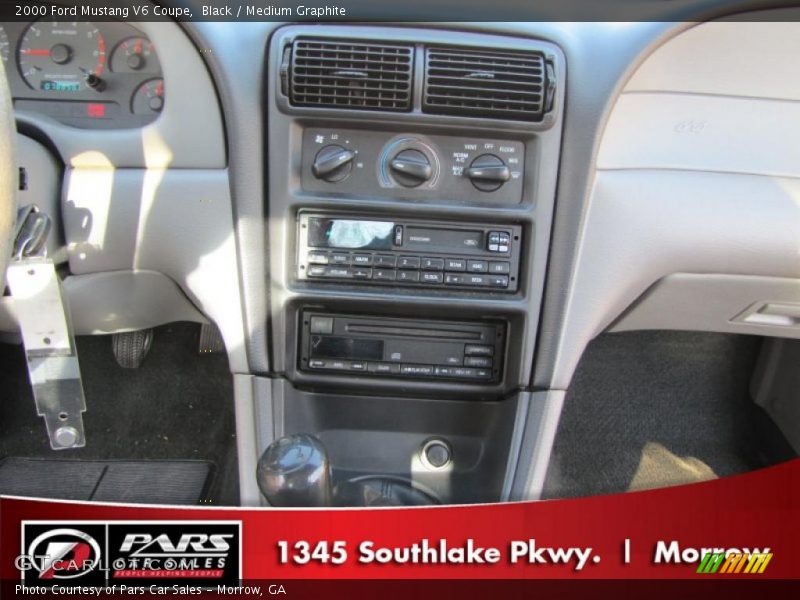 Black / Medium Graphite 2000 Ford Mustang V6 Coupe