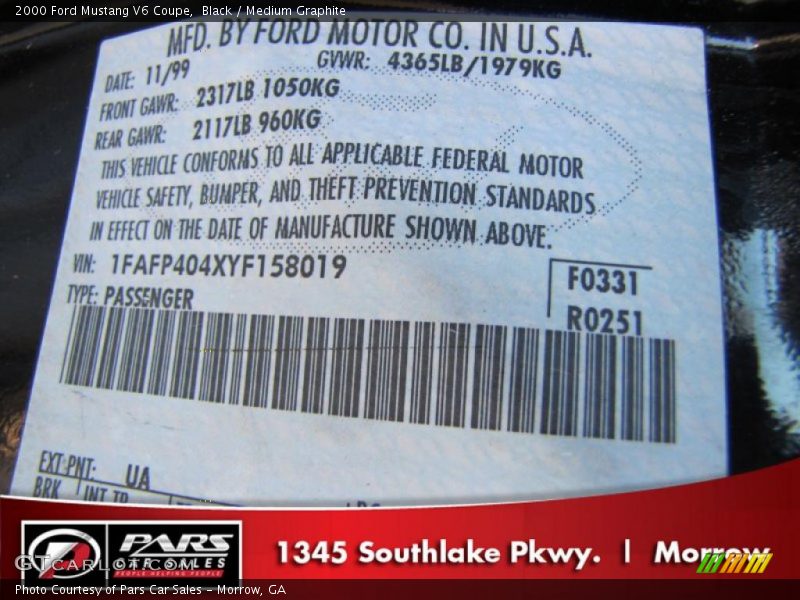 Black / Medium Graphite 2000 Ford Mustang V6 Coupe