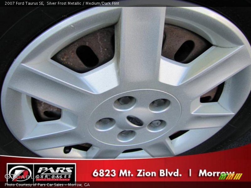 Silver Frost Metallic / Medium/Dark Flint 2007 Ford Taurus SE
