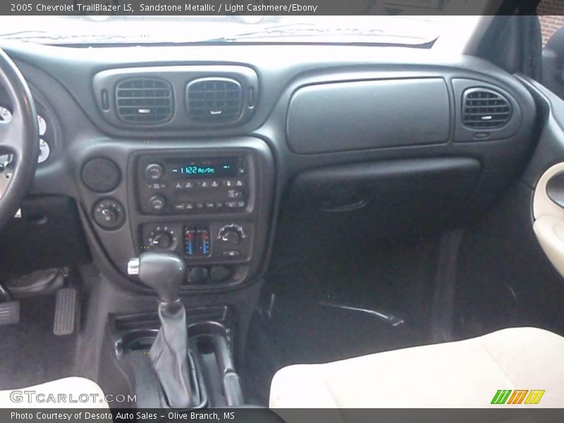 Sandstone Metallic / Light Cashmere/Ebony 2005 Chevrolet TrailBlazer LS