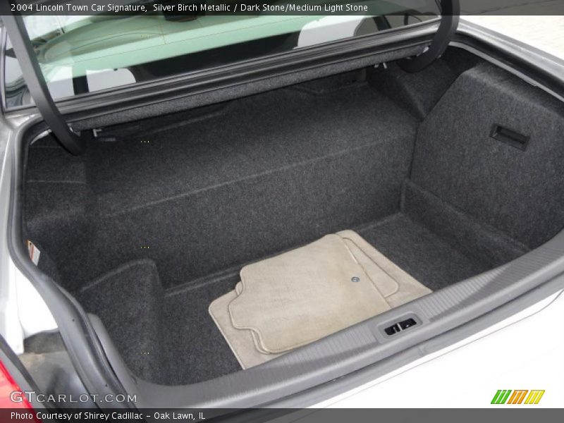  2004 Town Car Signature Trunk