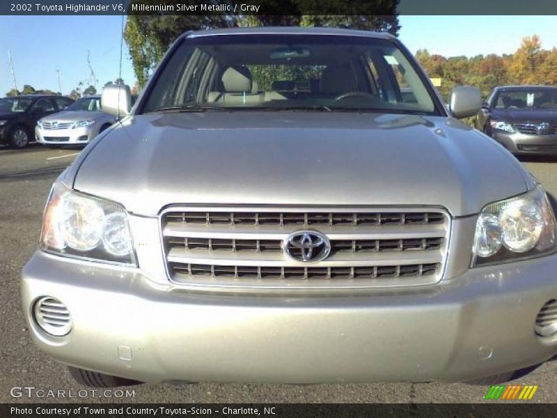 Millennium Silver Metallic / Gray 2002 Toyota Highlander V6