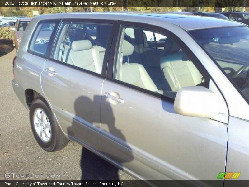 Millennium Silver Metallic / Gray 2002 Toyota Highlander V6