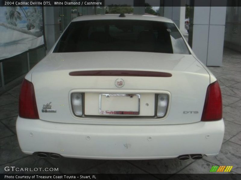 White Diamond / Cashmere 2004 Cadillac DeVille DTS