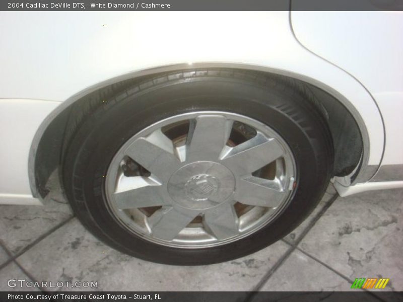 White Diamond / Cashmere 2004 Cadillac DeVille DTS