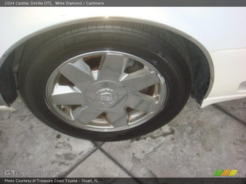 White Diamond / Cashmere 2004 Cadillac DeVille DTS