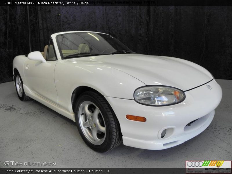 White / Beige 2000 Mazda MX-5 Miata Roadster