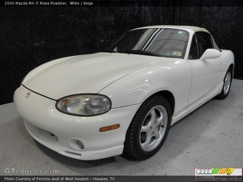 White / Beige 2000 Mazda MX-5 Miata Roadster