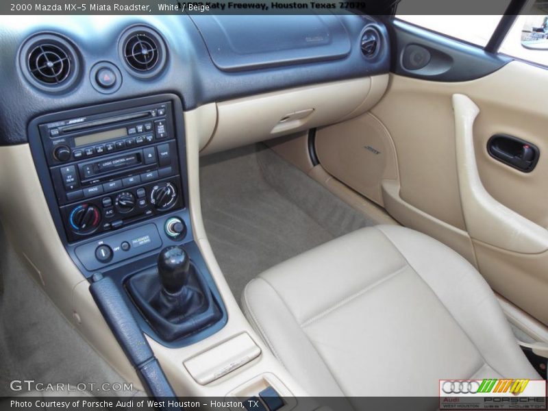 White / Beige 2000 Mazda MX-5 Miata Roadster