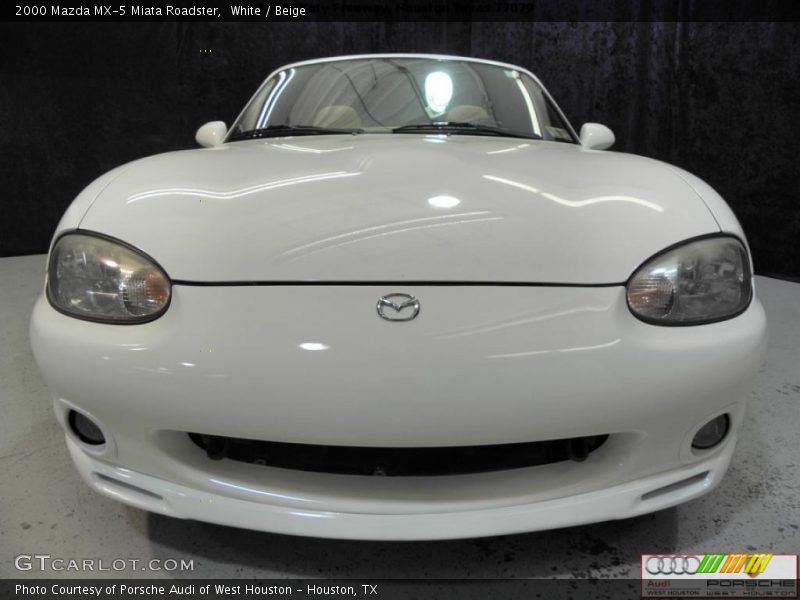 White / Beige 2000 Mazda MX-5 Miata Roadster